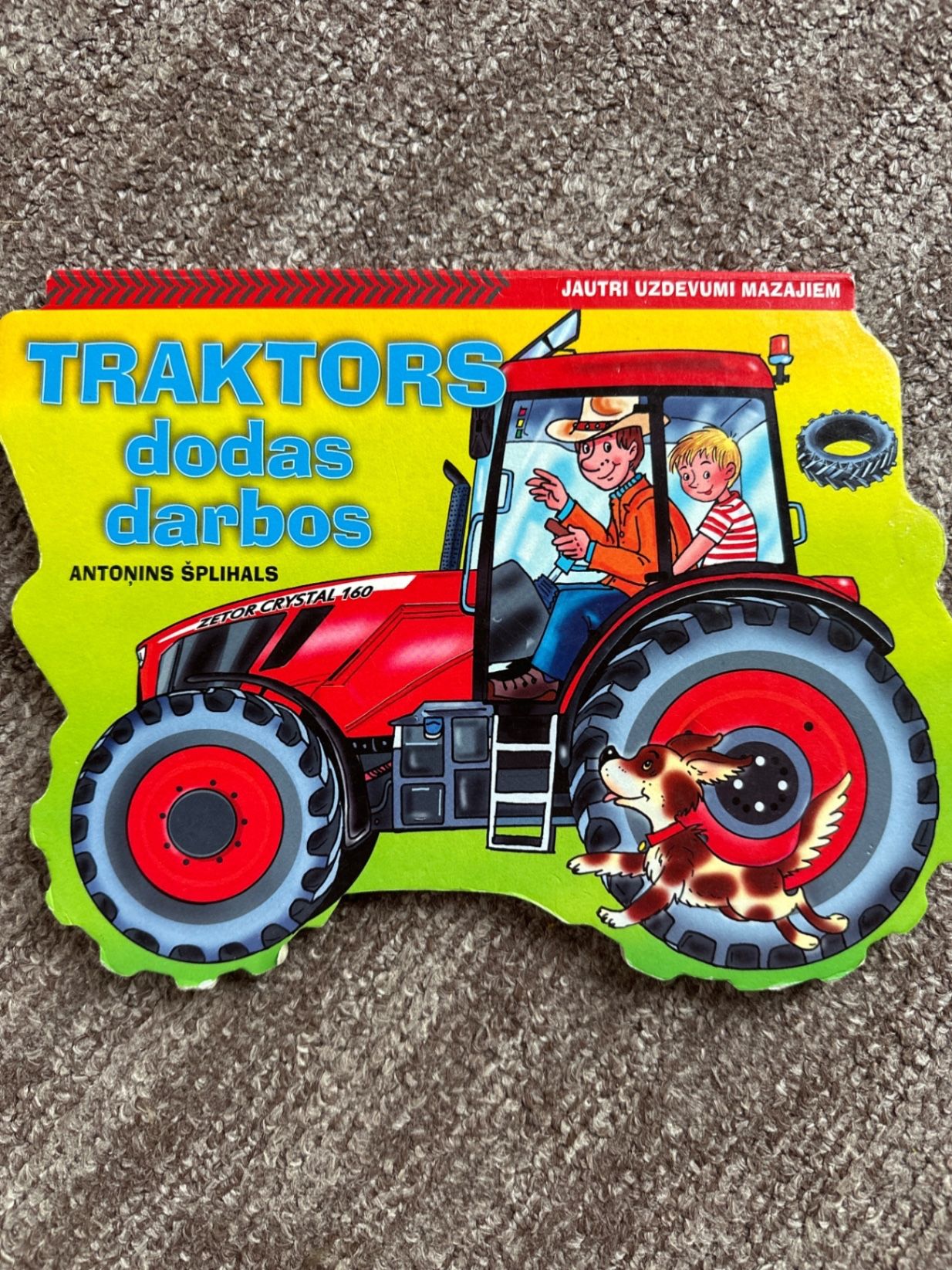 Traktors dodas darbos - Antoņins Šplihals