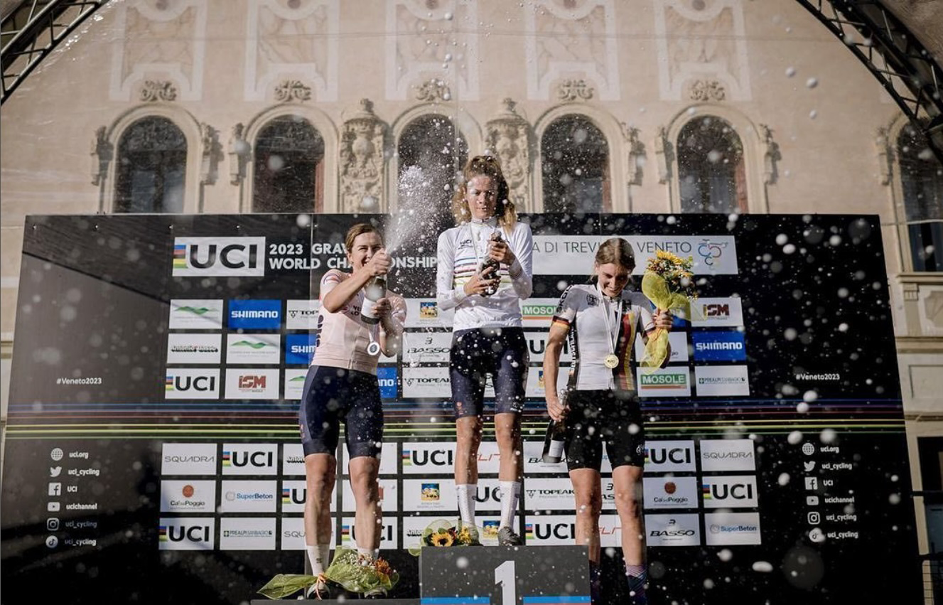 Lea Lützen on the podium at Gravel Worlds 2023