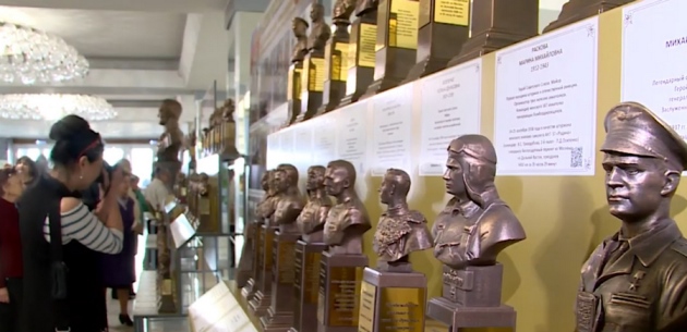 Гостиный двор продемонстрирует 365 бюстов и скульптур героев Отчества в рамках проекта «Аллея Российской Славы»￼