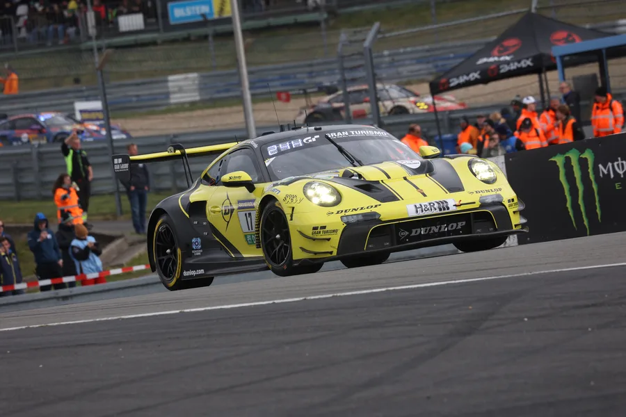 Porsche 911 GT3 R (992) Evo26 No.17 Dunlop Motorsport