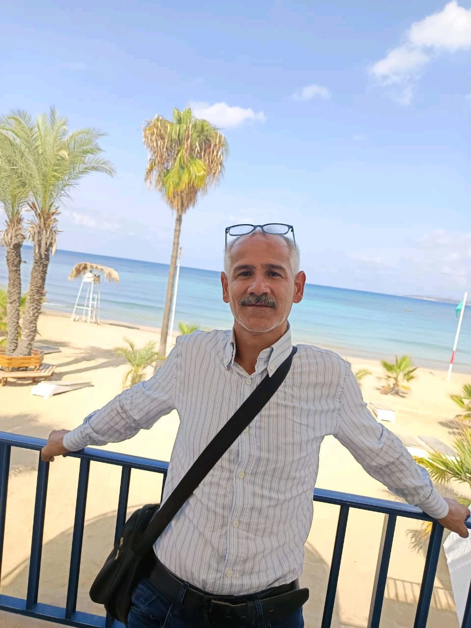 أبو وسيم  لتنفيذ كافة أعمال الدهان والعزل والأسقف المستعارة