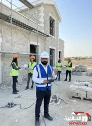كوادر فنية متخصصة بالديكورات والأكساء الداخلي والخارجي