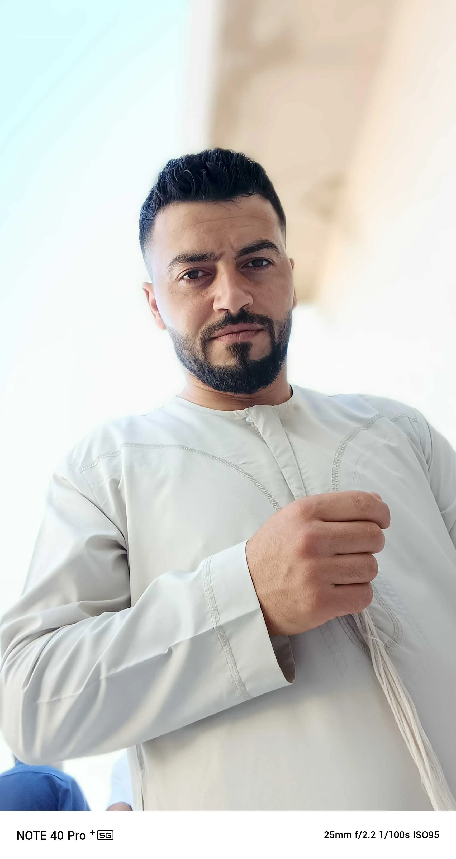 ايمن البلاط