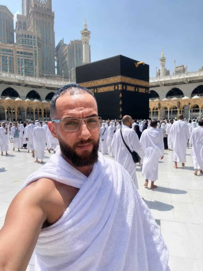 احمد معلم غسيل سيارات وسجاد
