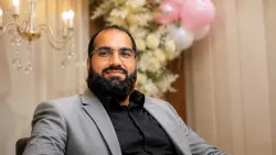 الفني الكهربائي محمد فؤاد البيبي