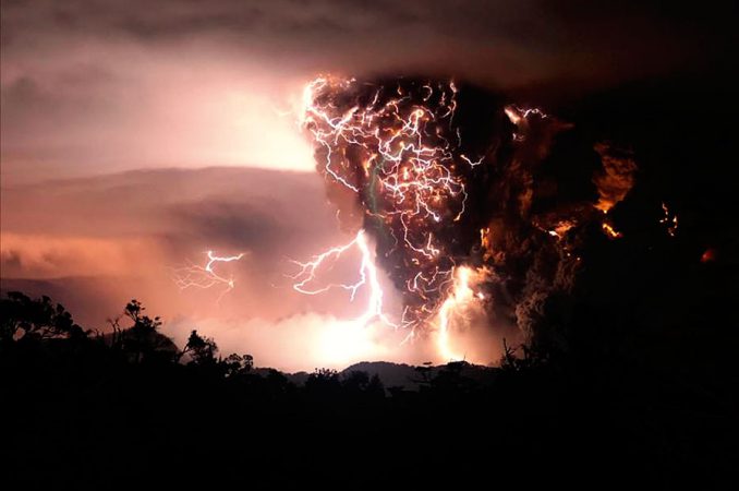 16 невероятных фото атмосферных явлений