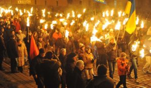 Факельное шествие необандеровцев  в Киеве с битием журналистов