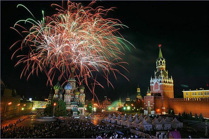 В Москве 250 тысяч москвичей и гостей встретили Новый год на улицах