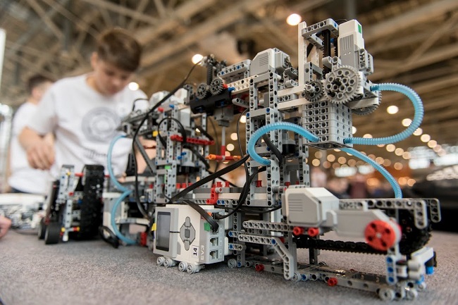 Компания LEGO Education поддерживает юных инженеров