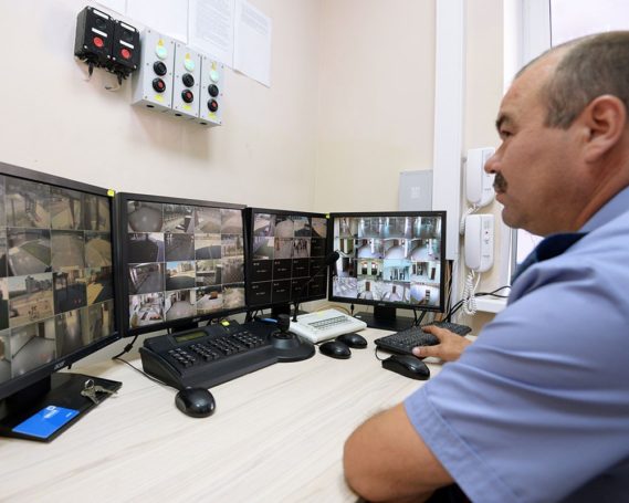 В школах Москвы работают 40 тыс. камер наблюдения