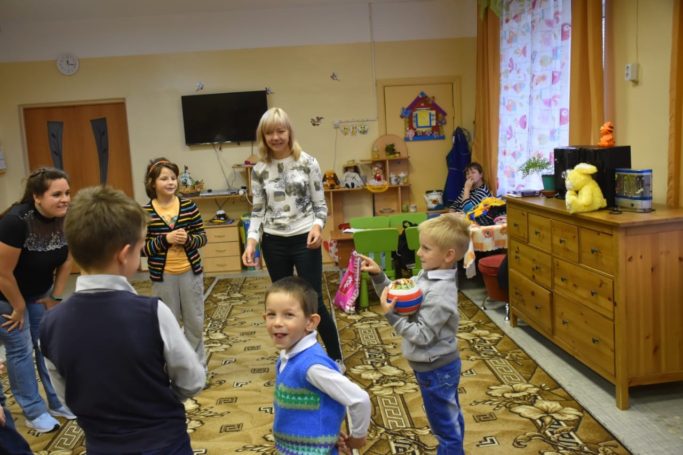 Как Московские волонтеры и фитнес-инструкторы, танцуя помогают детям из детских домов