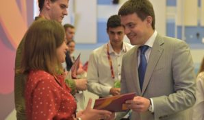 Михаил Котюков наградил победителей форума «Наука будущего – наука молодых»