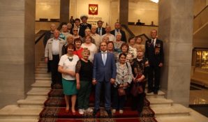 По приглашению Михаила Романова ветераны Петербурга посетили Госдуму