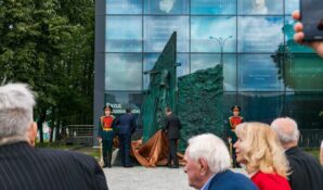 Монумент погибшим в Великой Отечественной войне сотрудникам выставки открылся на ВДНХ