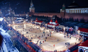 К Чемпионату мира по керлингу в Москве приостановлена работа ГУМ-катка