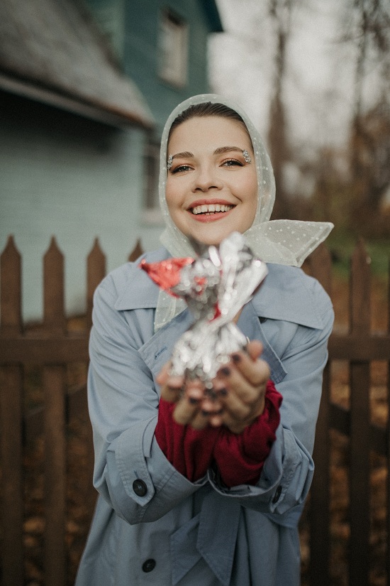 Мини-альбом певицы Алины Крочевой «Замри» вышел 10 декабря