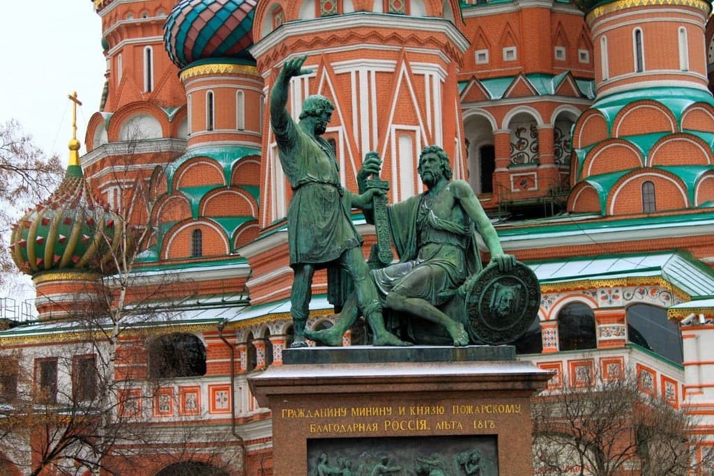 В Москве демонтировали монумент Минину и Пожарскому