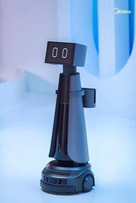 Компания Midea представила робота XIAOWEI, который перевернет привычную домашнюю жизнь