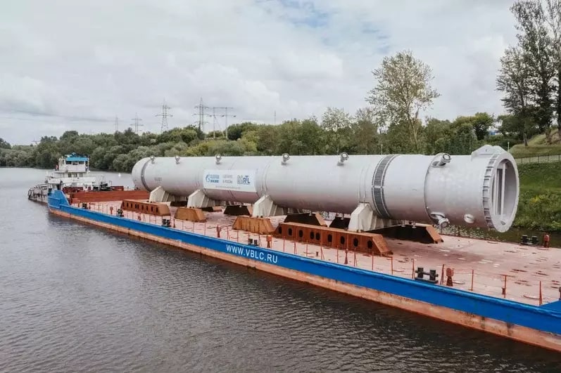 Исторический рекорд: по Москве-реке перевезли оборудование для столичного НПЗ