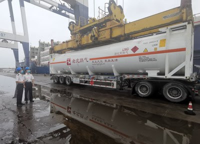 Xinhua Silk Road: В порту Лункоу в Восточном Китае разгрузили контейнеры-цистерны с СПГ