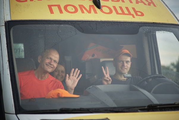 185 дней под обстрелами. Как волонтеры Донбасса осуществляют свою гуманитарную миссию