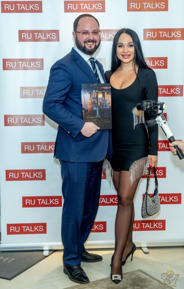 RU TALKS провёл клубный вечер в День Конституции Российской Федерации