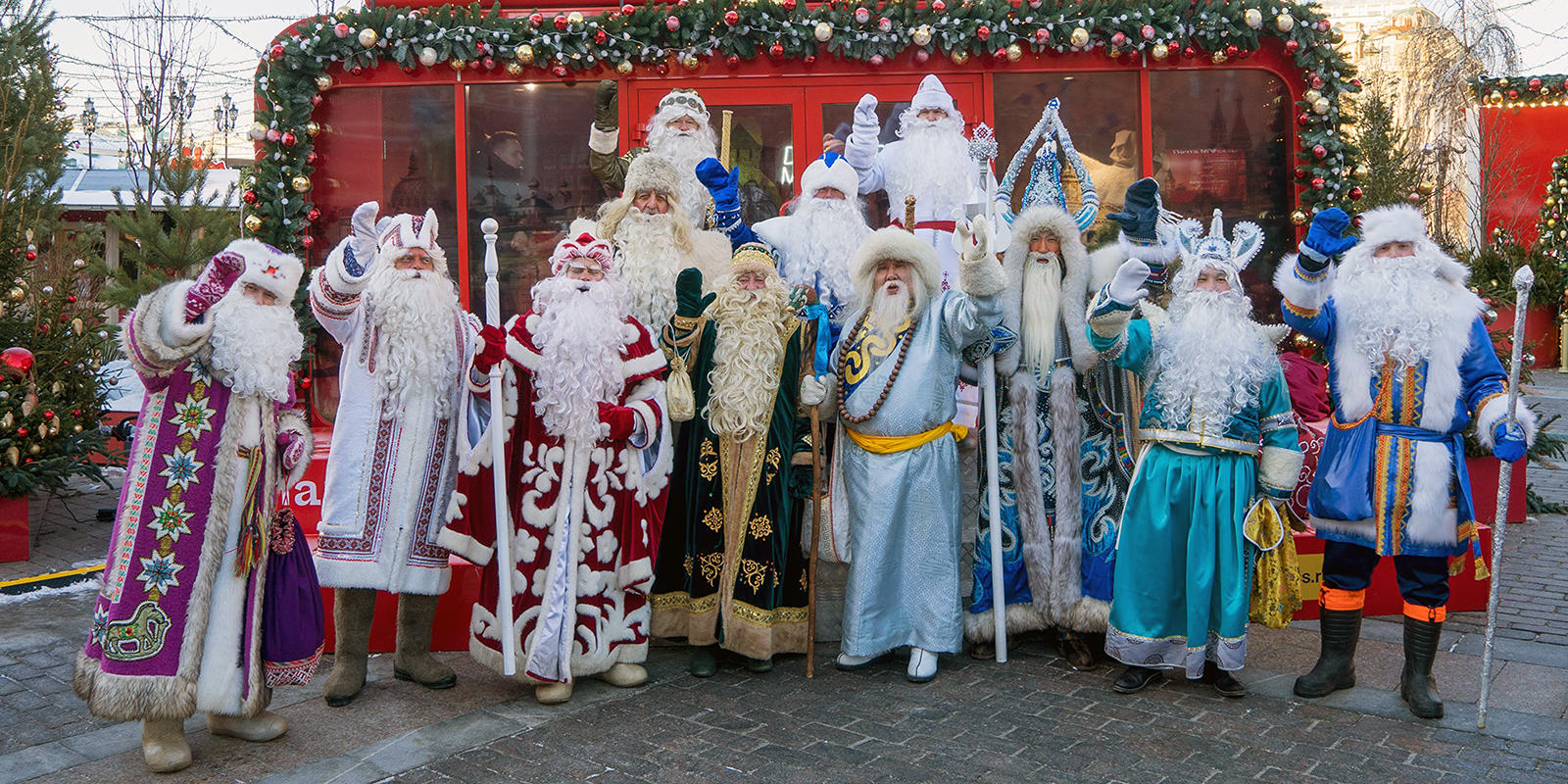Деды Морозы из 14 регионов России встретились в Москве