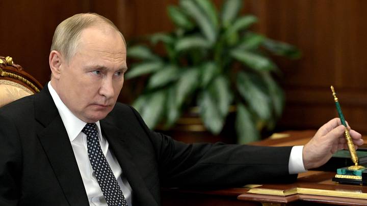 Путин на встрече с главой ФАС отметил важность контроля за ценами в России
