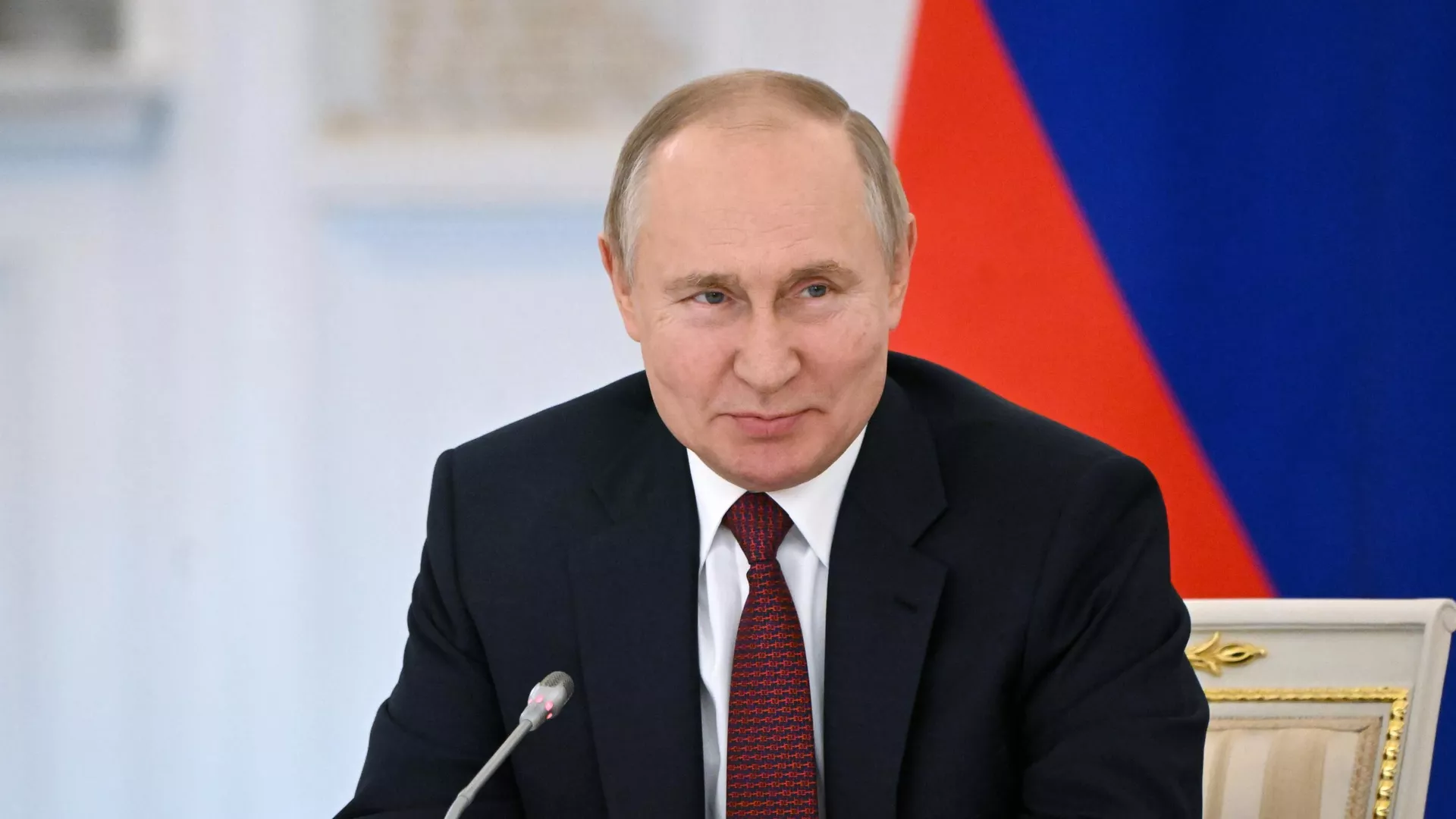 Путин впервые посетил Мариуполь и пообщался с местными жителями