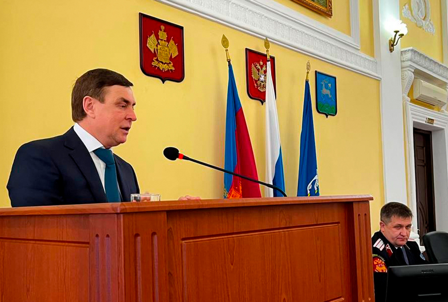 О развитии Кавказского района в 2022 году проинформировал депутатов его глава Виталий Очкаласов