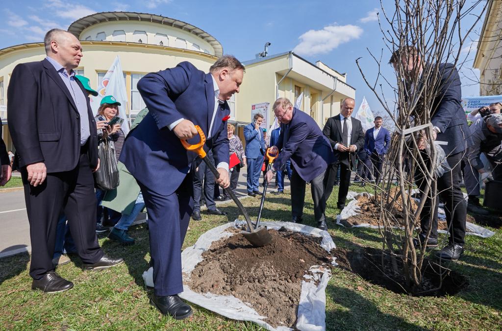 фото: Открытие юбилейной выставки «Обнови свой сад» в Москве: важность садоводства и поддержка на государственном уровне