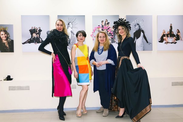В Москве открылась выставка фотопроекта «Современницы» о женской красоте вне времени￼