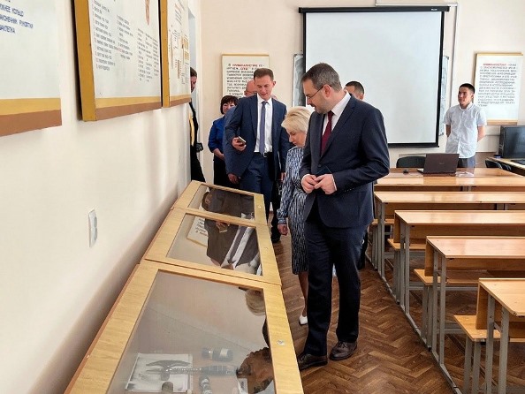 Замминистра Минобрнауки России посетил филиал РГСУ в городе Оше