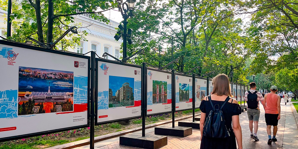 Выставка работ победителей конкурса «Наследие моего района» открылась на Рождественском бульваре