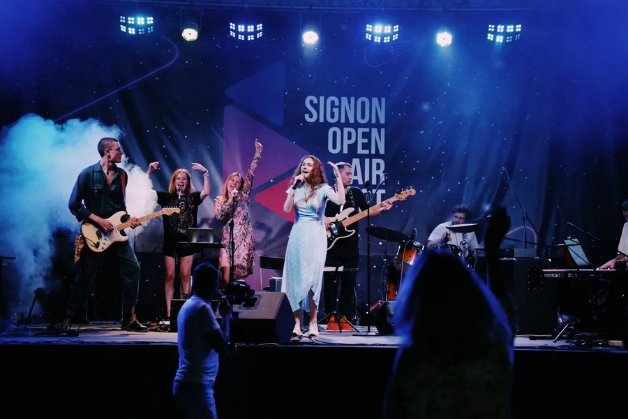 Гостям фестиваля СИГНОН Open Air Fest 2023 понравился сольный концерт Жени Львовской