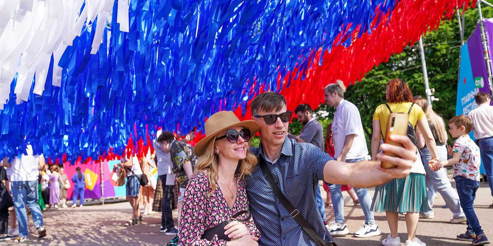 Парки Москвы подготовили программу ко Дню Государственного флага России