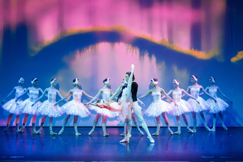 Аудитория «ВКонтакте» увидит трансляцию балета «Лебединое озеро»