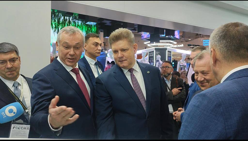 Экскурсия от губернатора – Андрей Травников представил достижения Новосибирской области