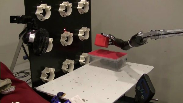 DARPA продемонстрировала новые возможности бионической руки
