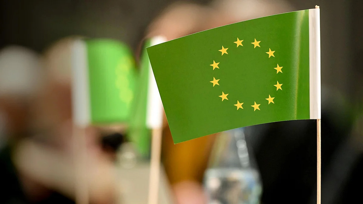 Еврокомиссия анонсировала план перехода на зеленую энергетику до 2027 года