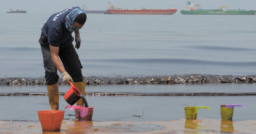 В Средиземном море обнаружили неизвестный разлив нефтепродуктов