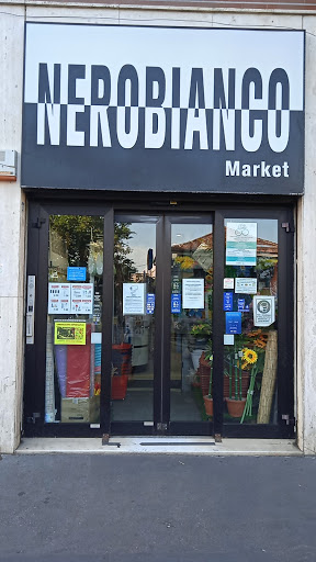 Nerobianco Market Milano