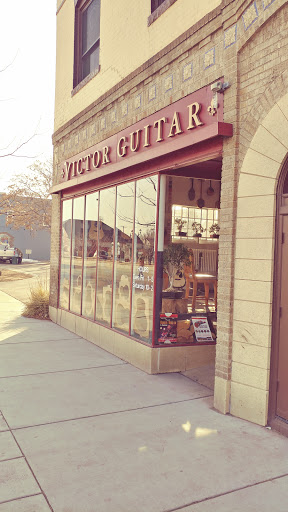 Victor Guitar