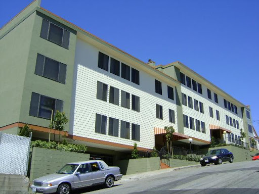 Hillside Courtyard Apartments