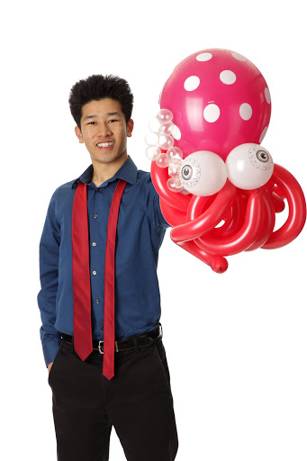 San Francisco Magician & Balloon Twister - Perry Yan