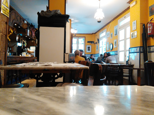 Café Bar Momos