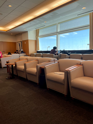 Japan Airlines Sakura Lounge