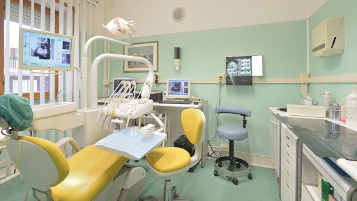 Studio Odontoiatrico Associato Prof. Alessandro Silvestri - Dott. Roberto Antonio Vernucci