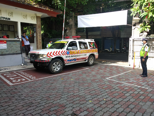 Bali Ambulance badak putih