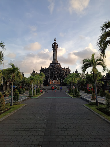 Lapangan Niti Mandala Renon - Monumen Perjuangan Rakyat Bali